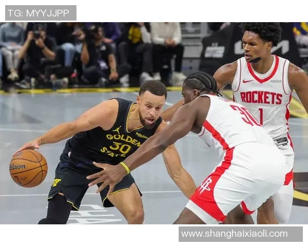 勇士与火箭激战正酣NBA新赛季首场对决精彩回顾与分析
